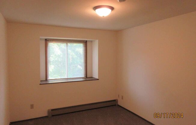 2 beds, 1 bath, 952 sqft, $1,200, Unit 216