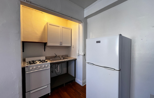 1 bed, 1 bath, 450 sqft, $865, Unit 305