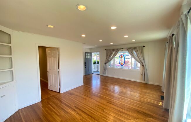 Unique 4 Bedroom 2 bath Guest Home in Oceanside