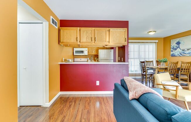 2 beds, 1 bath, $1,300