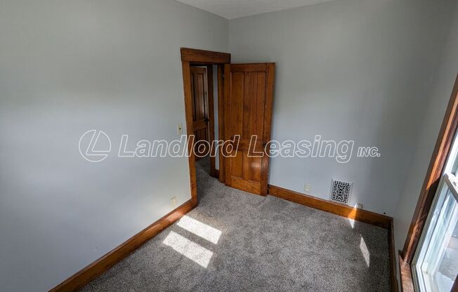 3 beds, 1 bath, $1,095