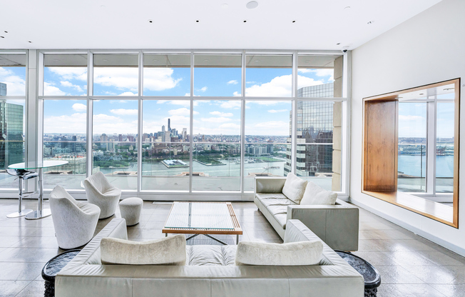 Studio, 1.5 baths, 668 sqft, $5,300, Unit 24A