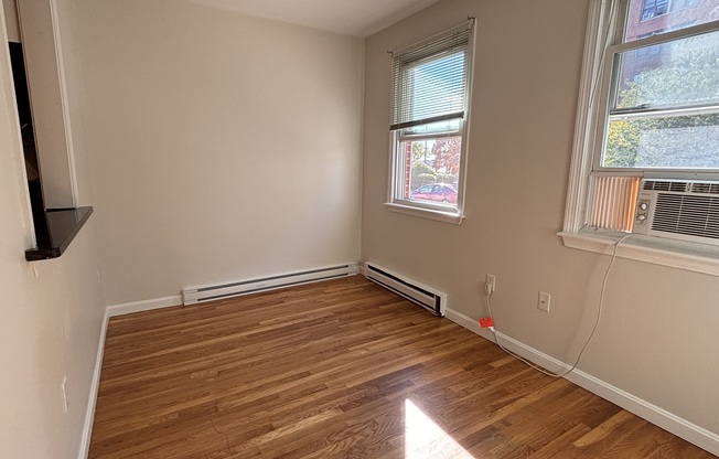 4 beds, 1 bath, $3,700, Unit 1