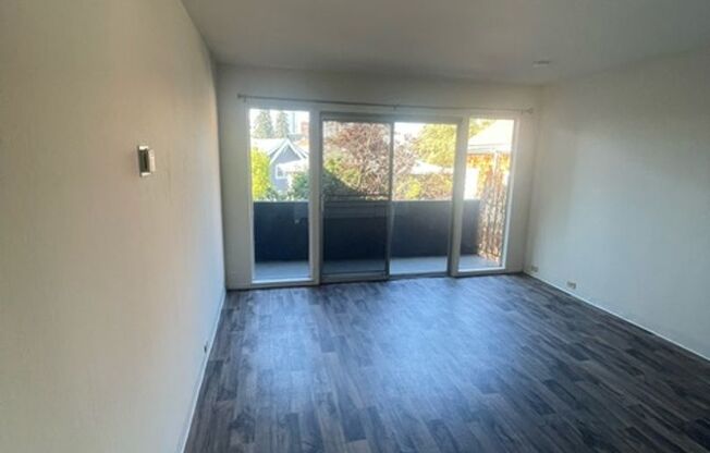 Studio, 1 bath, 450 sqft, $1,445, Unit Unit 304