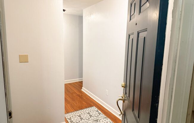 Ready NOW!!!! 2-Bedroom Condo In Ghent! Reserved Parking - Pet Friendly - Some Utilities Inlcuded!