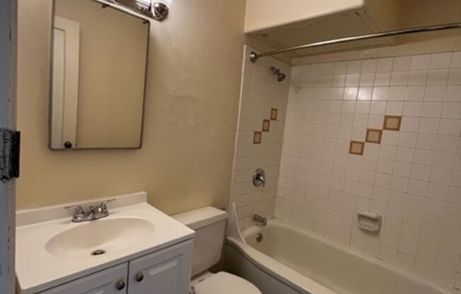 Studio, 1 bath, 348 sqft, $1,095, Unit 606B