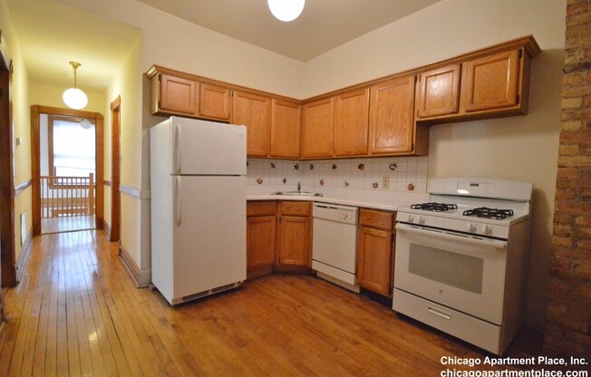 3725 N FREMONT