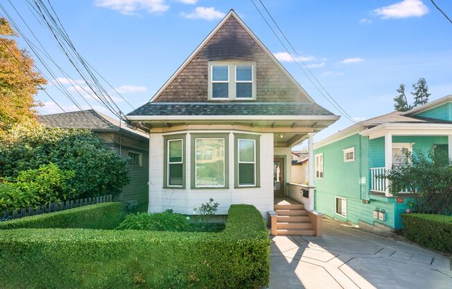 4382 Howe St. #2 - 1 bedroom | 1 bath | Lower unit