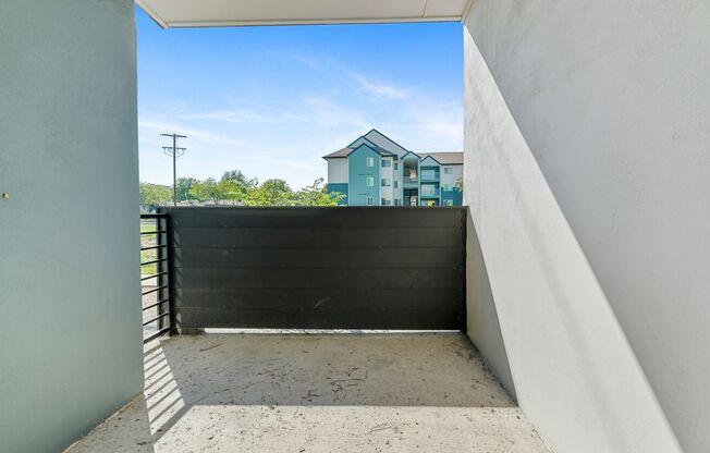 2 beds, 2 baths, 960 sqft, $970, Unit 122