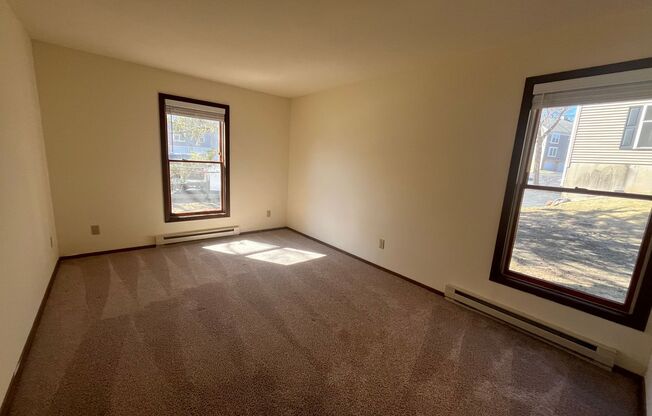2 beds, 1 bath, 965 sqft, $1,605, Unit 7601CA