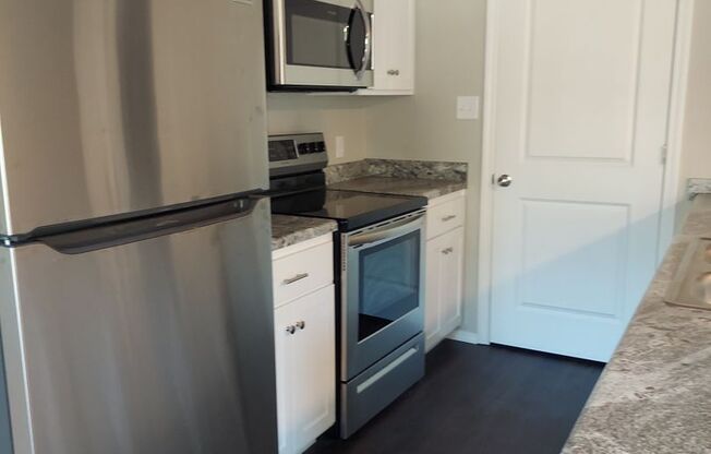 3 beds, 2.5 baths, $1,195, Unit Side C