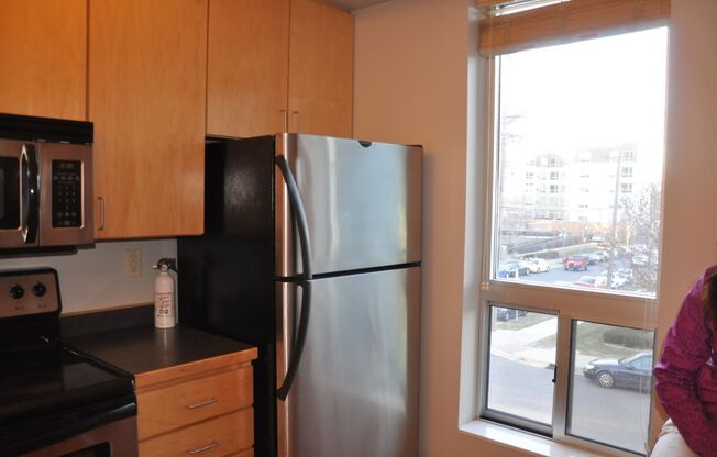 3 beds, 2 baths, $2,100, Unit UNIT 208