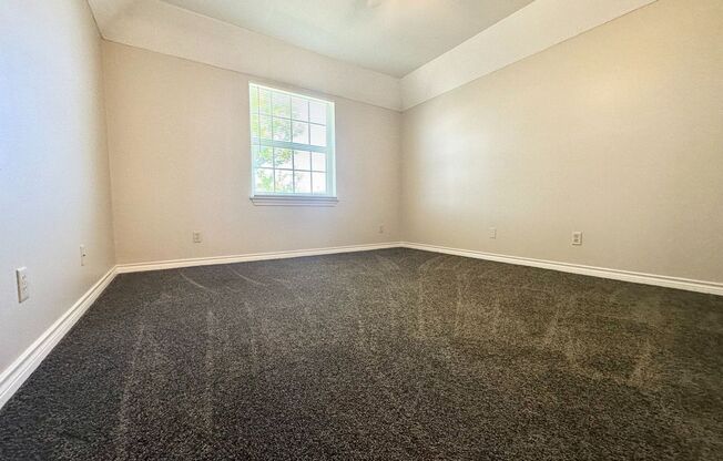 2 beds, 1 bath, 924 sqft, $1,075, Unit J3