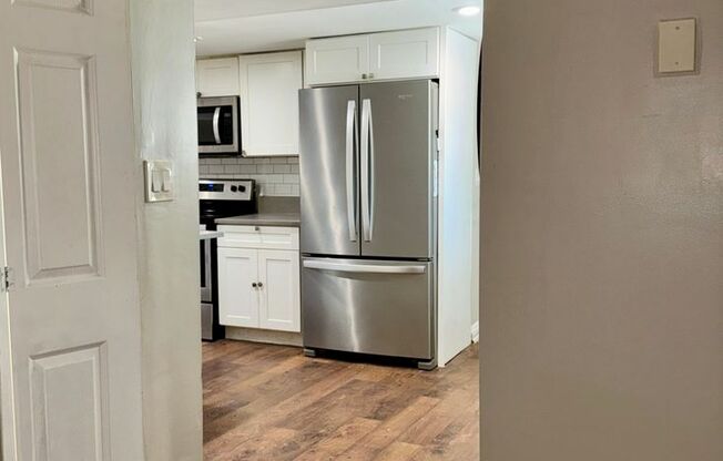 2 beds, 1 bath, 900 sqft, $1,175, Unit "B"