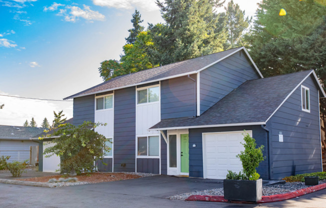 3 beds, 1.5 baths, 1,246 sqft, $2,299, Unit 2609-3