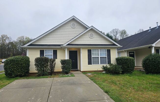 Remodeled Ranch home minutes from uptown Charlotte!! Corner Lot