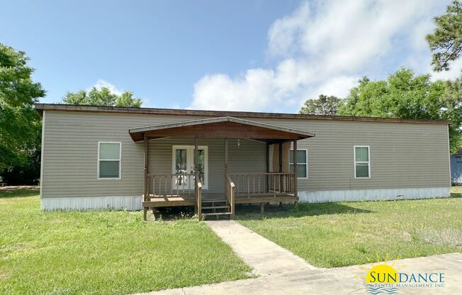 Quaint Mobile Home in Navarre!