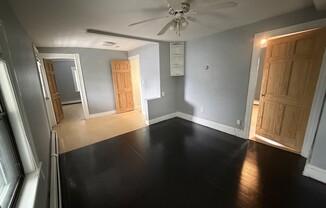 2 beds, 1 bath, $2,600, Unit 3