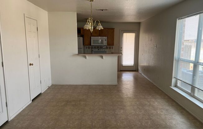 3 beds, 2.5 baths, 1,325 sqft, $925