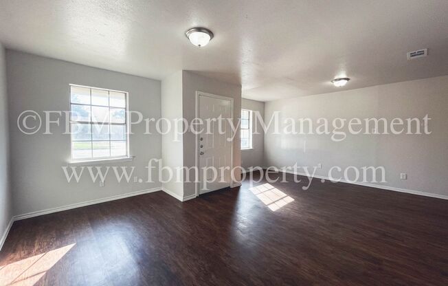 1603 S. Hall St, Unit A - 2 Bedroom, 1 Bathroom Triplex Home in Ennis, TX! $500 OFF at Move-In!