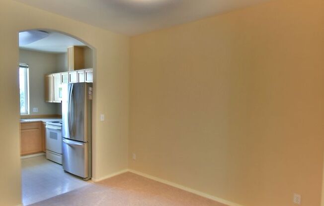 2 beds, 1 bath, $2,000, Unit # #T 202