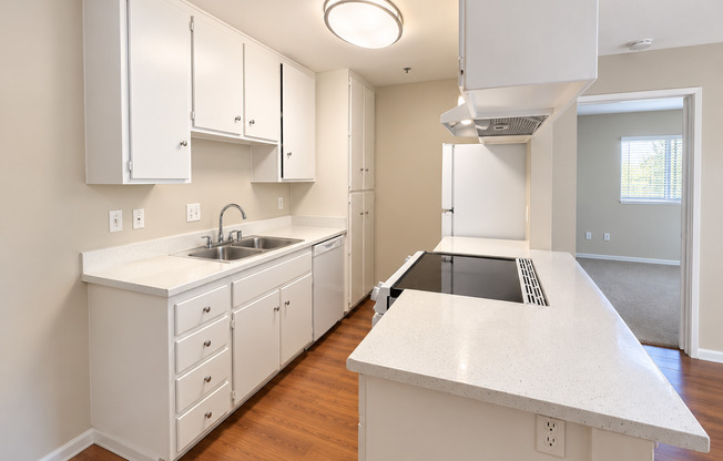 2 beds, 2 baths, $2,100, Unit 23