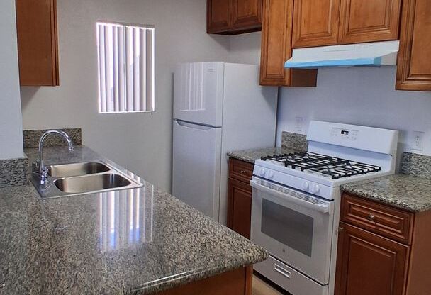 2 beds, 2 baths, 836 sqft, $2,550, Unit 201