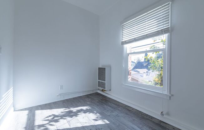 1 bed, 1 bath, 700 sqft, $1,695, Unit 201