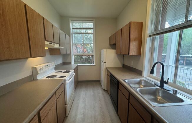 2 beds, 2 baths, 850 sqft, $1,525, Unit 1132