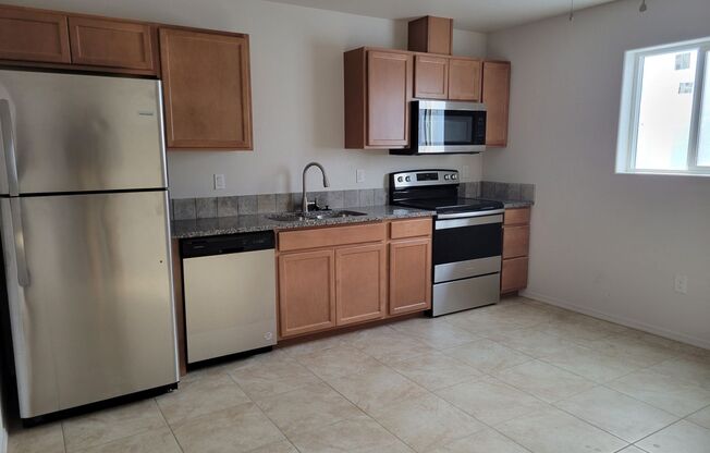 1 bed, 1 bath, $1,050, Unit 2544 Hillview Dr #B101