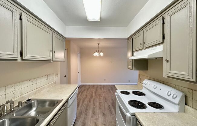 2 beds, 1 bath, $2,450