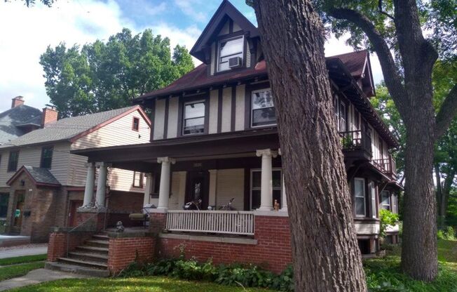 1035 Spaight Street