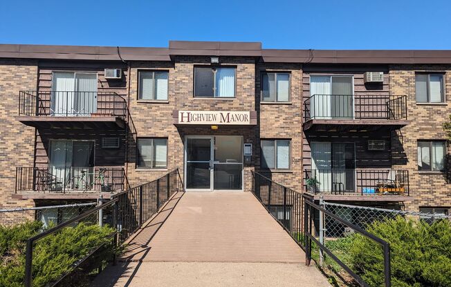 1 bed, 1 bath, $1,090, Unit 303