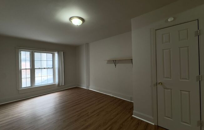 1 bed, 1 bath, $850, Unit 1F