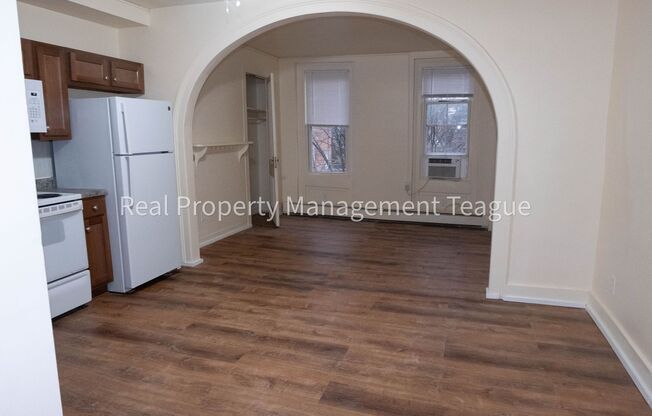 3 beds, 1 bath, $1,450, Unit Apt 3