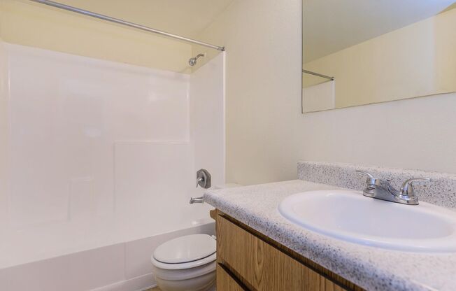 2 beds, 1 bath, 760 sqft, $1,140, Unit 1096