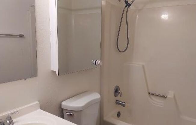 ADORABLE APACHE JUNCTION TWO-BEDROOM!