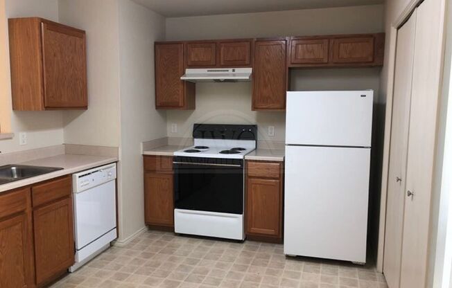 2 beds, 1.5 baths, $825, Unit 315 Creek Unit  B