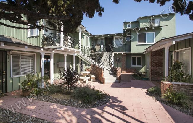 *OPEN HOUSE: 11/8 3-4PM* Point Loma 2BR with Parking and A/C!