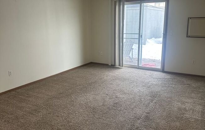 2 beds, 1 bath, 900 sqft, $875, Unit 109