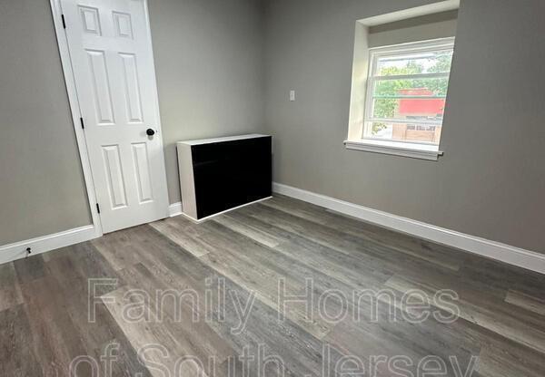 7307 W CHESTER PIKE
