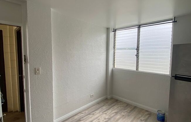 Convenient 1 Bedroom, 1 Bath, 1 Parking  Near Waikiki