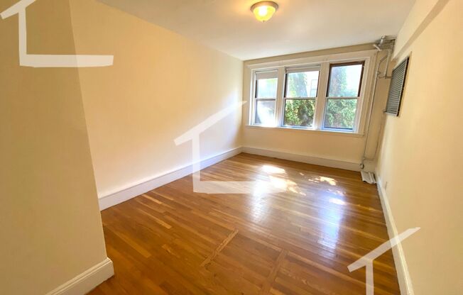 2 beds, 1 bath, $2,600, Unit 1