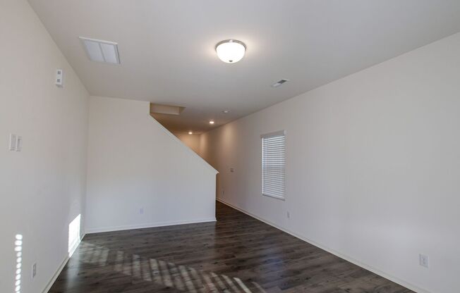 3BD/2.5BTH Townhome - Belmont - AVAILABLE September 12th