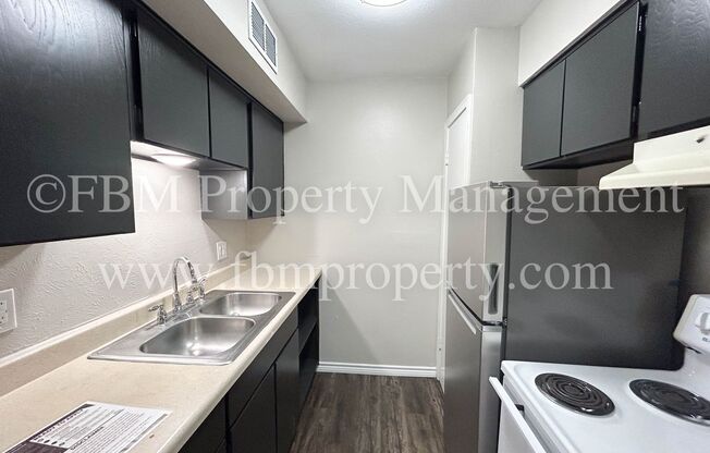 2 beds, 1 bath, $1,100, Unit D