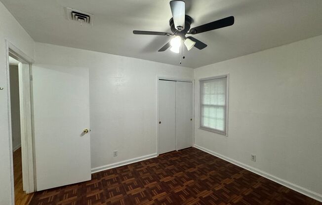 3 beds, 1 bath, $1,095