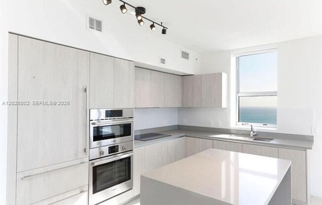 2 beds, 2 baths, $5,000, Unit # T 3509