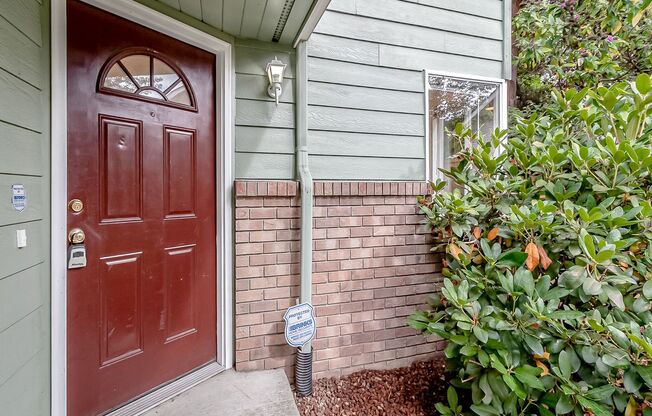 Charming 3-Bedroom Home in Everett – Close to Amenities