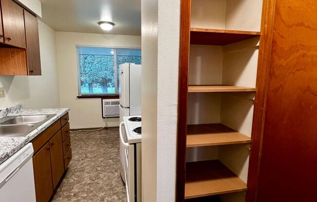 1 bed, 1 bath, 600 sqft, $925, Unit I