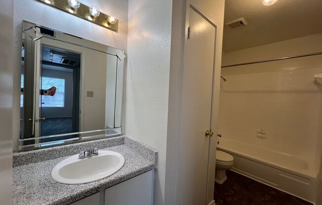 1 bed, 1 bath, 660 sqft, $1,000, Unit 206